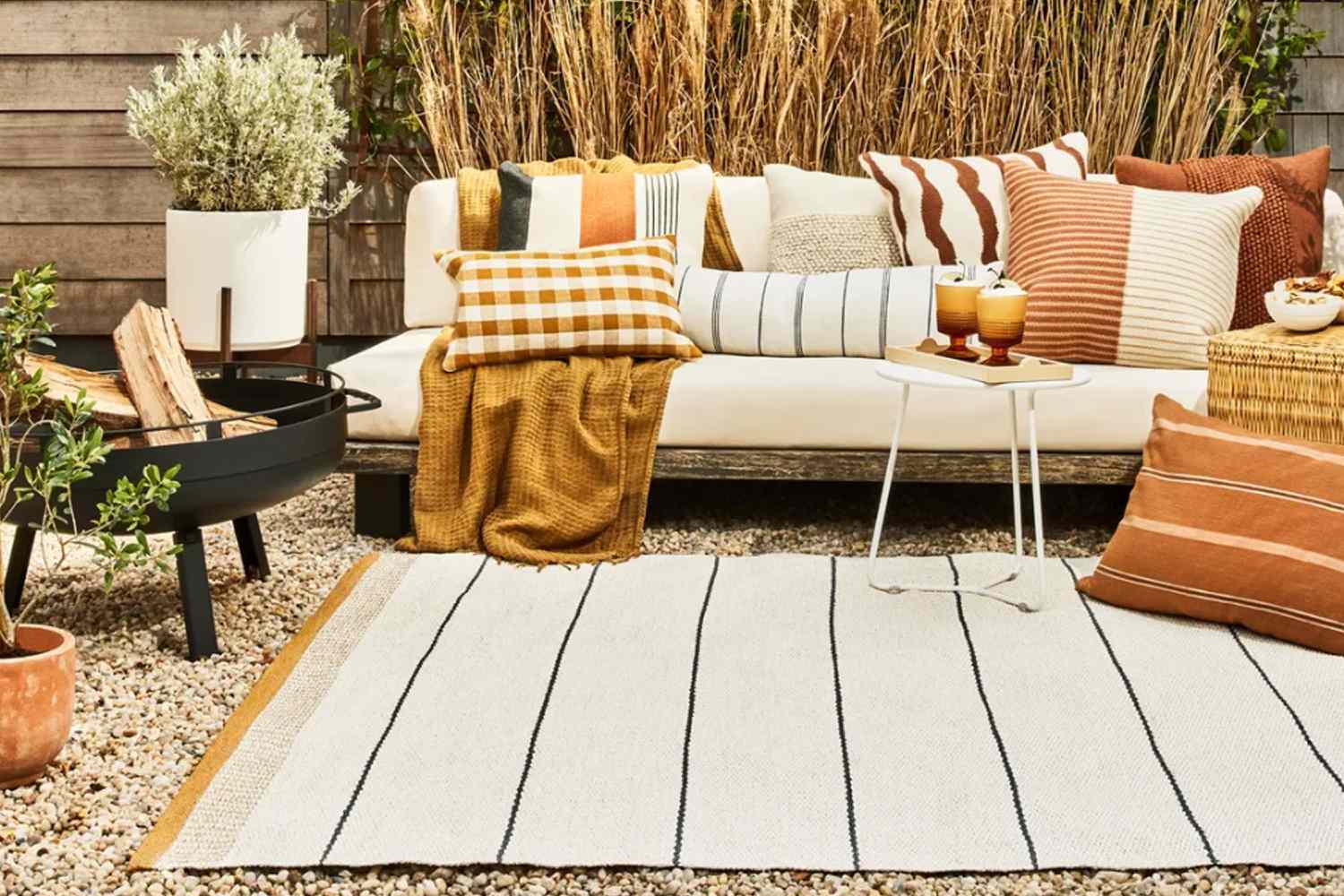 Discover the Finest Outdoor Rugs for Wood Decks